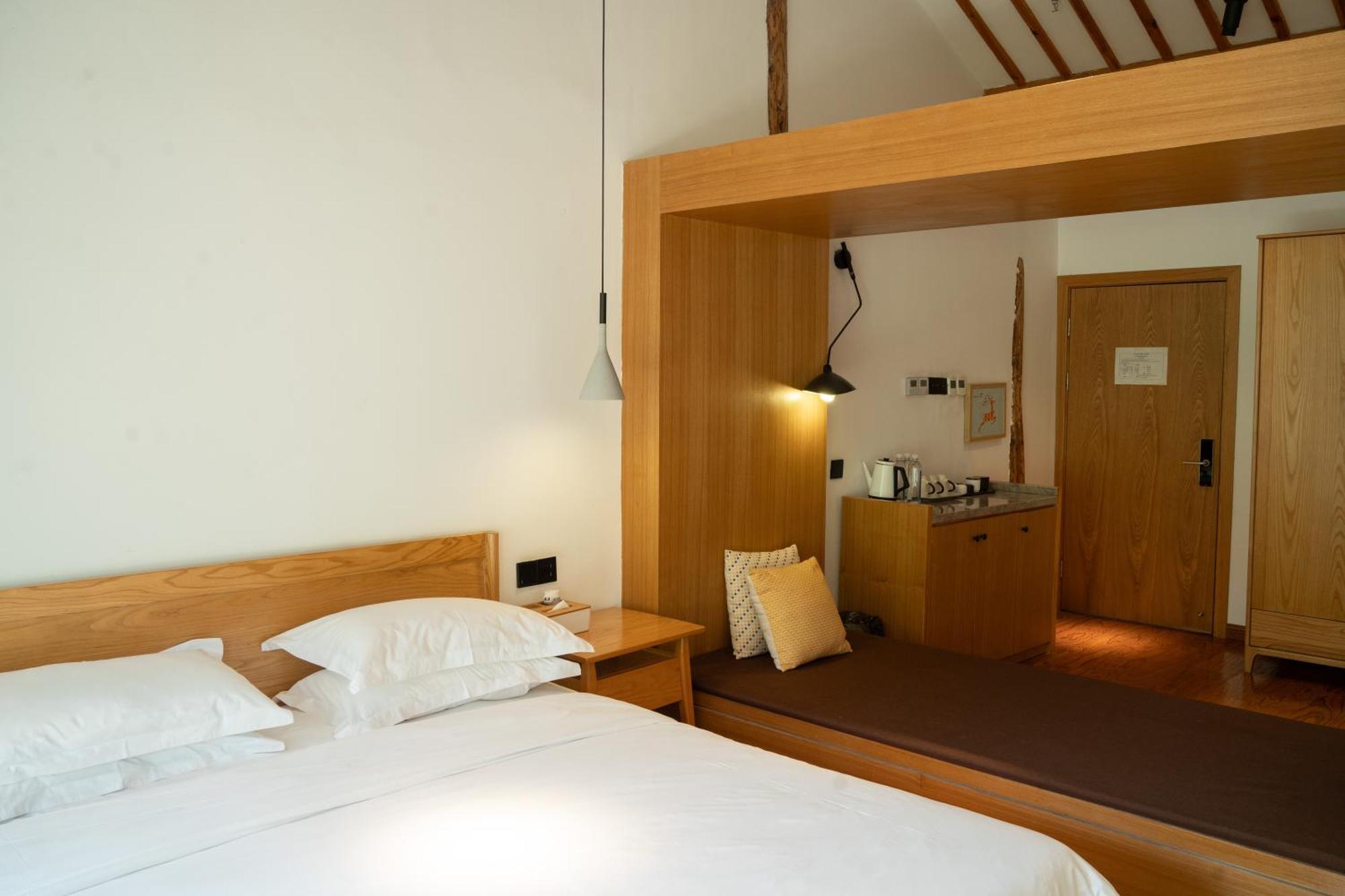 July Bamboo Hostel Deqing Екстер'єр фото
